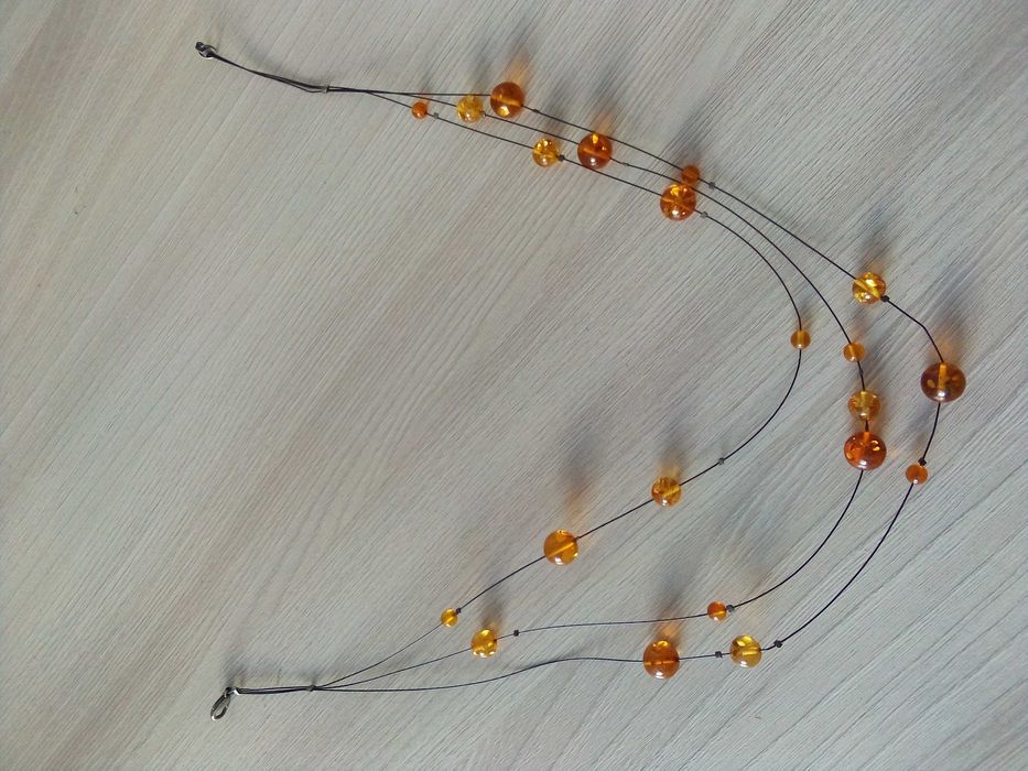 Янтарные бусы из Латвии