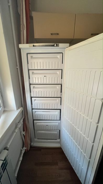 Продается Морозильник Indesit