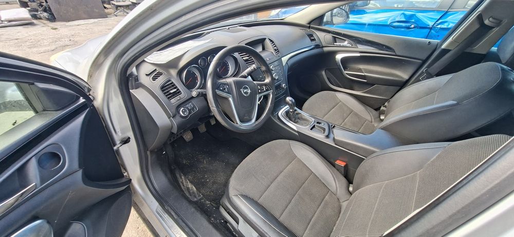 Dezmembrez Opel Insignia 2.0D 2010
