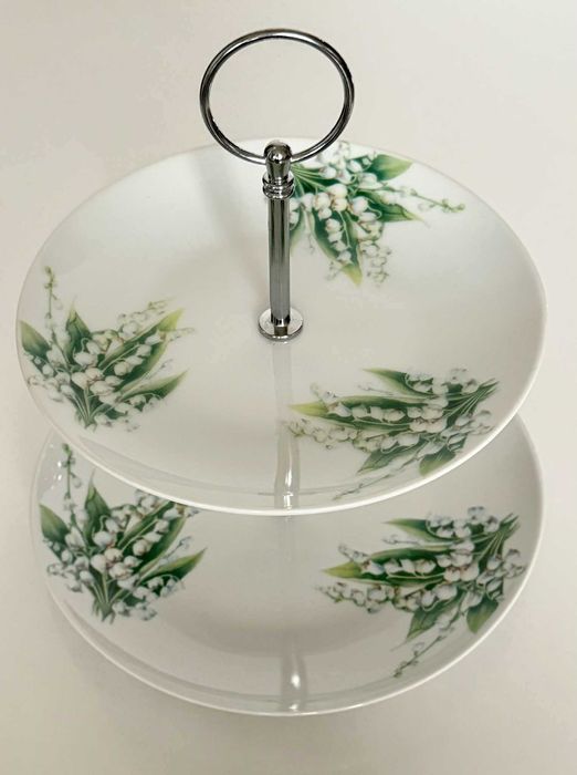 Двуетажна порцеланова поставка с декор момини сълзи