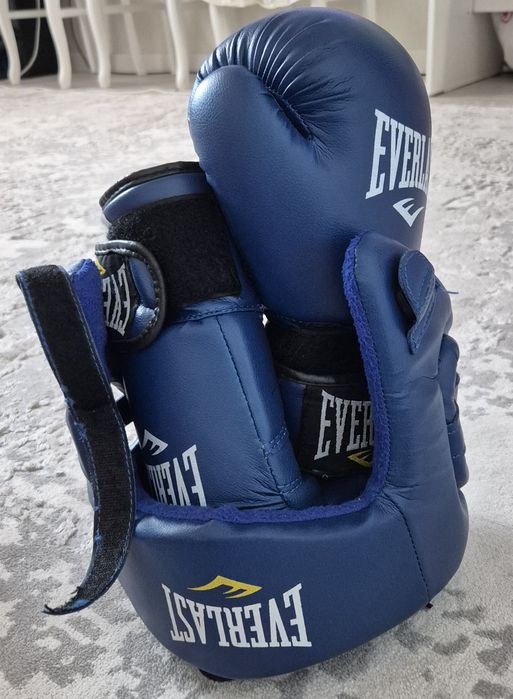 Набор боксёрский шлем и перчатки