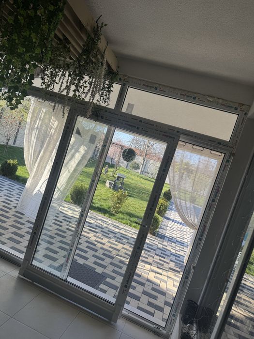 Usi glisante (aluminiu si pvc) la comandă