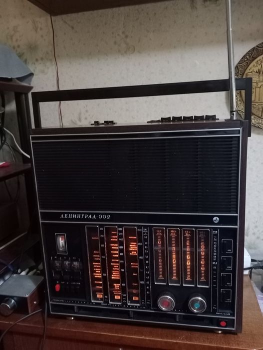 Продам радиоприемник Ленинград 002