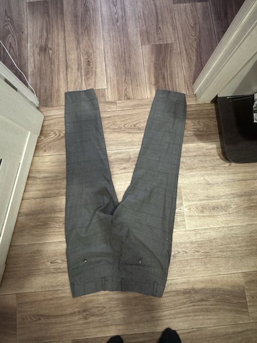 Серый костюм тройка