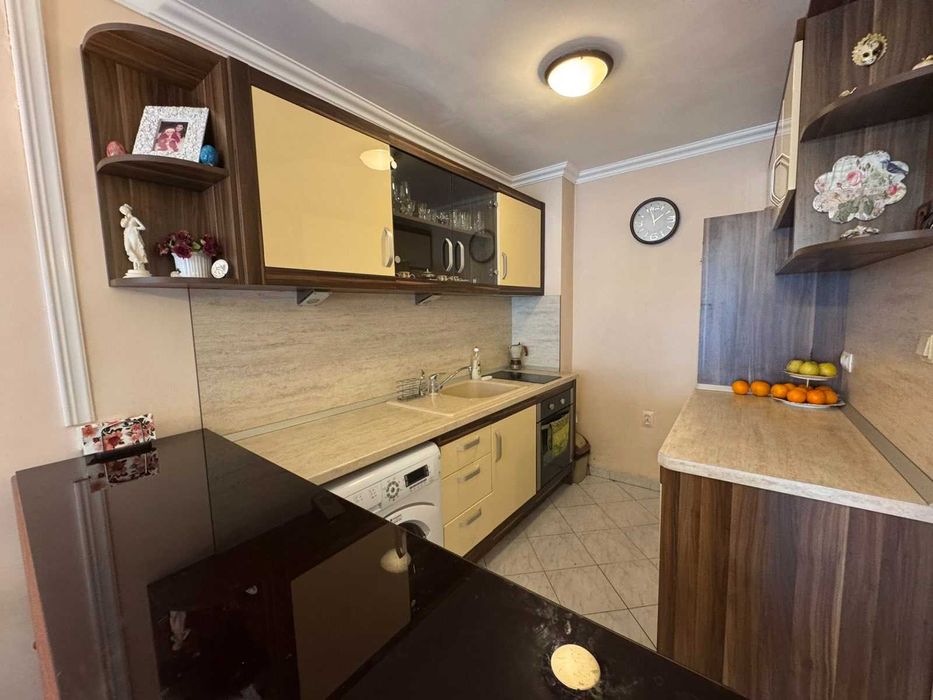 Продава се Тристаен апартамент в Бургас, Възраждане - 101 кв.м за 2278 €/кв.м - Снимка #3