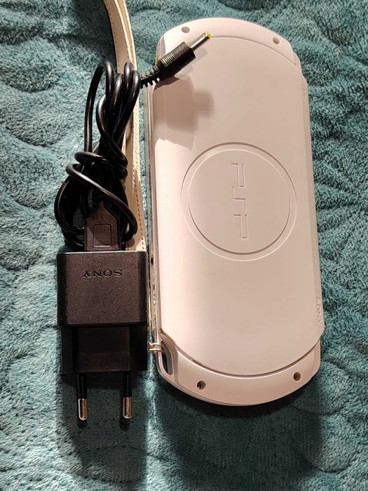 PSP E1004 modat si cu 12 mini DVD jocuri