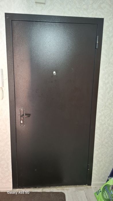 Продам входную дверь
