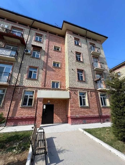 Продаётся 2 комнатная квартира Карасу-1  охраняемая территория
