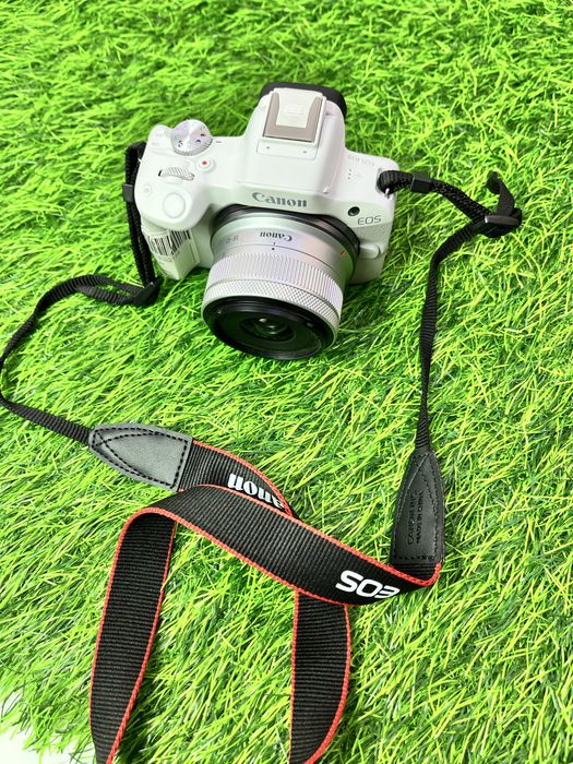 Canon Eos R50.