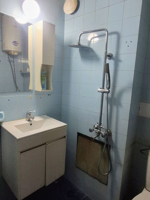 Продава се 2-ст. апартамент в саниран блок в жк. Димова махала, гр. Перник