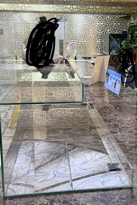 Стеклянная витрина