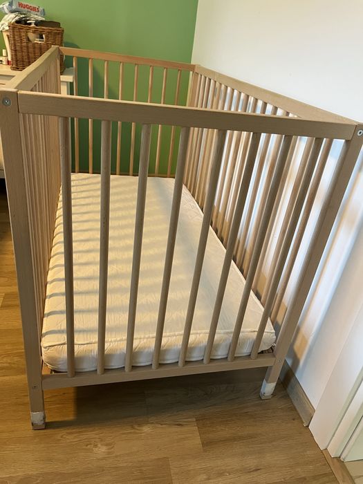 Patut bebe 2 nivele cu saltea de cocos și masa de schimbat