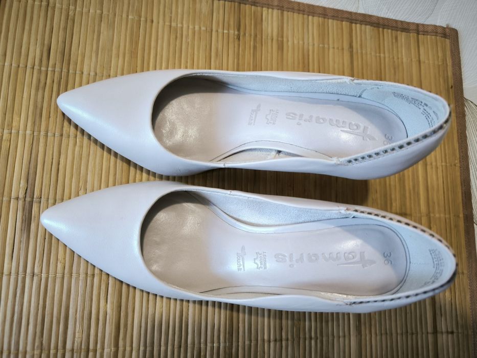 Елегантни дамски обувки, светлосиви на ток, естествена кожа