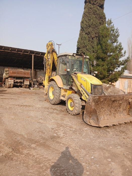 Ekskvator sotiladi narxi 20000$ yili 2013 ishlab turibdi. nifxolan