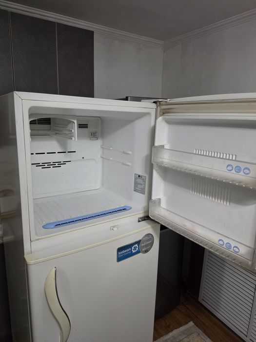 Продам Холодильник LG