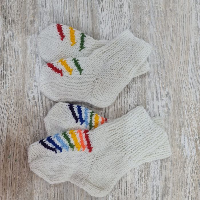 Носки тёплые, шерстяные и вязаные.