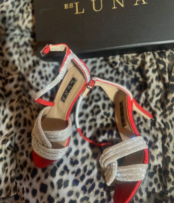 2 perechi sandale 34/1400 lei