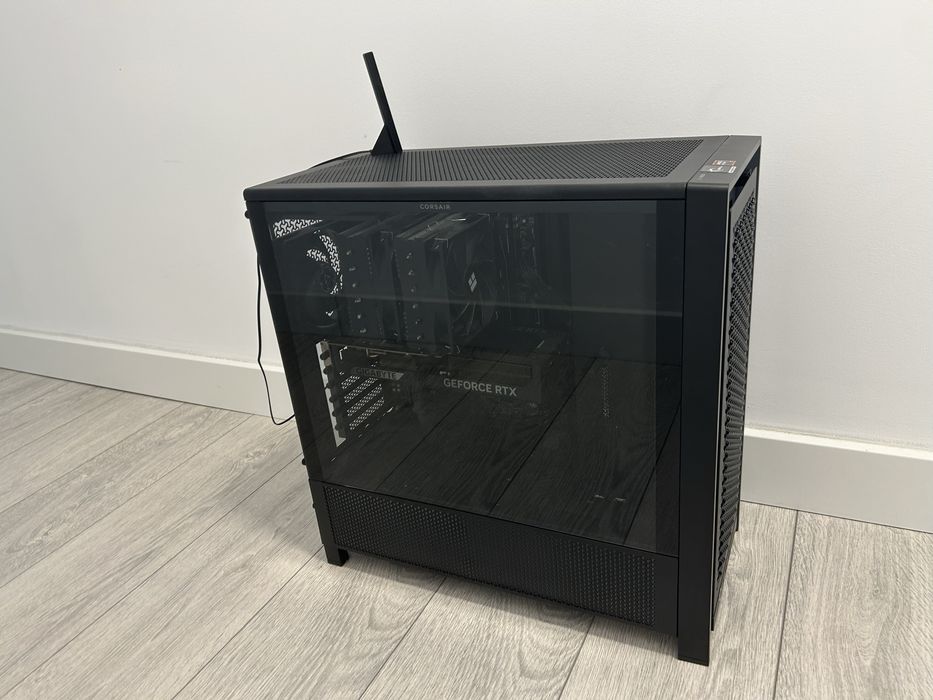 PC Gaming Ryzen 7 9800x3d RTX 5070 32Gb DDR5 2Tb FĂRĂ RGB [Impecabil, în garanție 1 an]