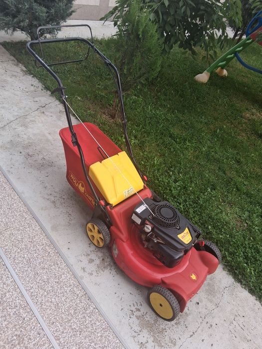 Vând mașină de tuns gazon Wolf Garden pe benzină.
