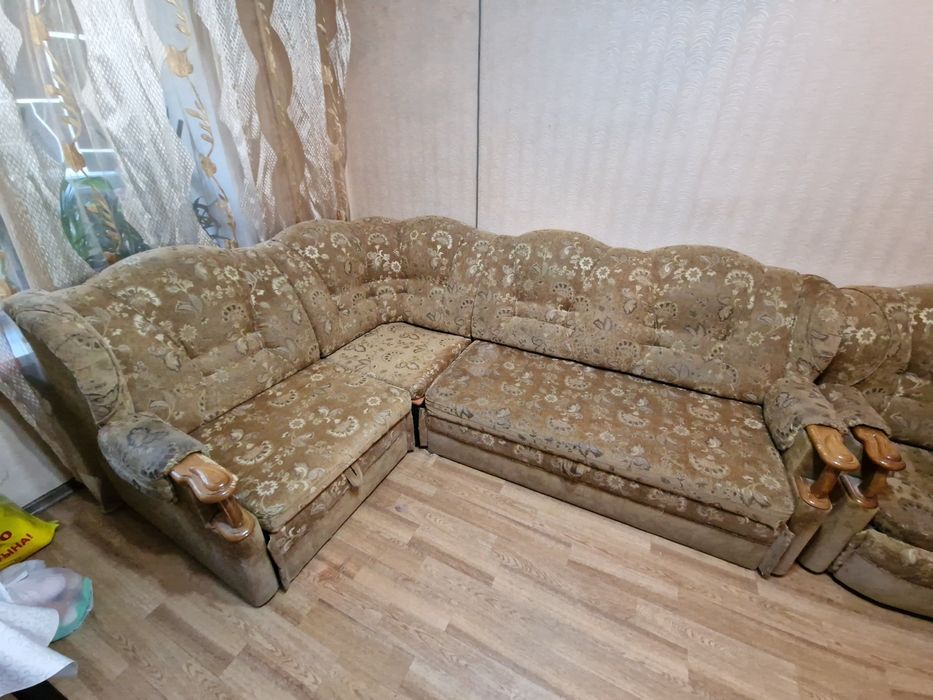 Отдам даром диван с креслом