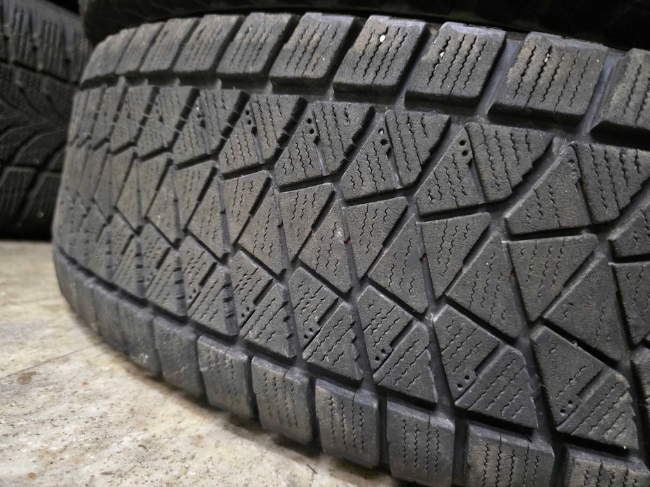 4бр Зимни гуми 195 80 15 - Bridgestone - DOT 2023