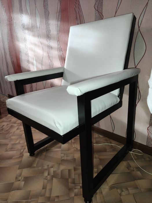 Продам комплект стол, стулья, скамейки
