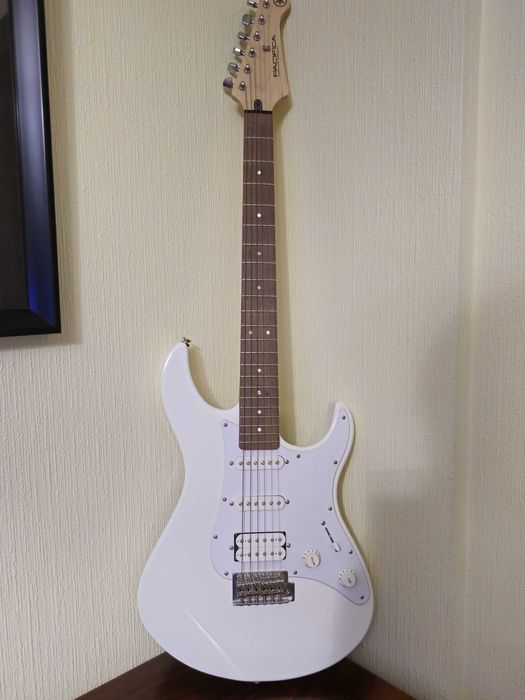 Электра гитара YAMAHA PACIFICA012,  комбик ORANGE Crush 20