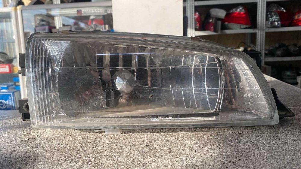 Фары фара правая Subaru Impreza 92-00 год. Оригинал Б.у из Японии