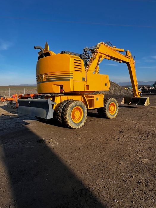 Exacavator pe pneuri Case 788