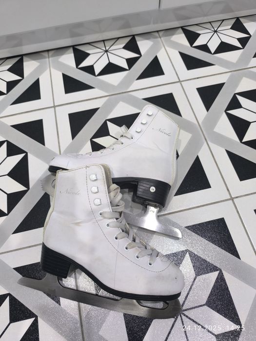 Коньки для девочки 34 р