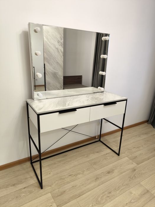 Продам Туалтеный столик