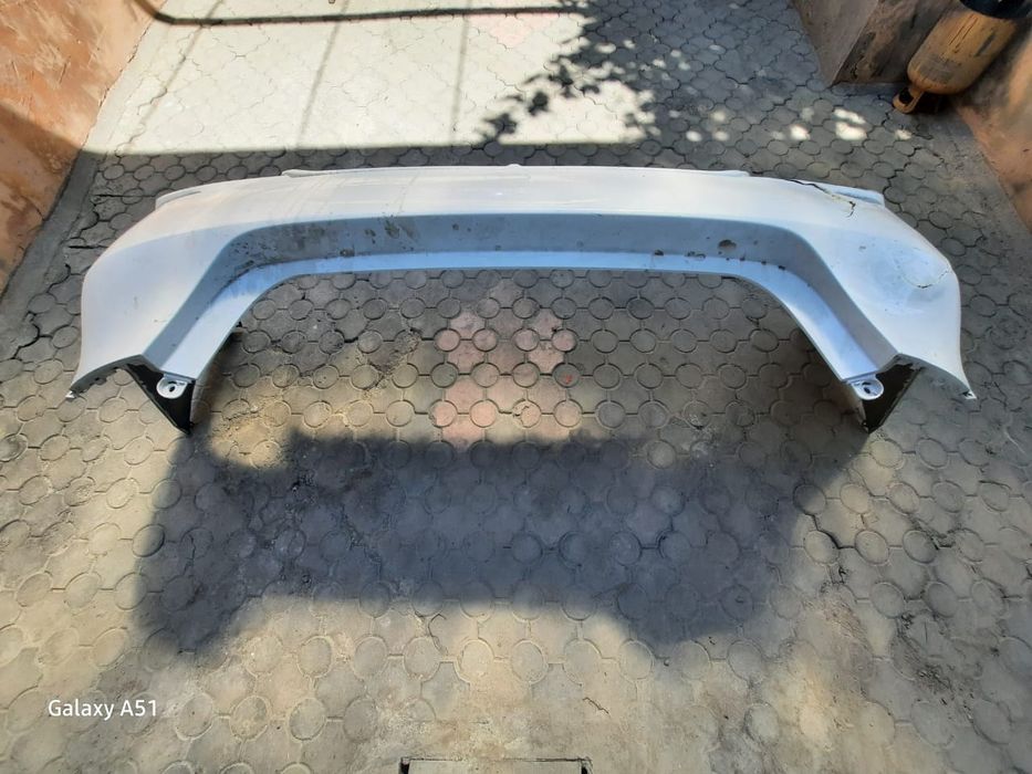 Задний бампер в оригинале Камри 75 SE