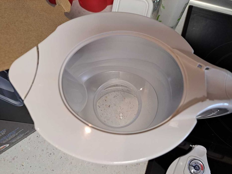 продавам кана филтрираща за 4 литра вода AQUAPHOR