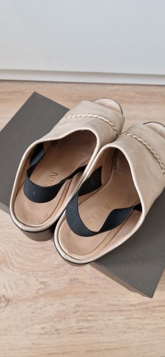 Женские босоножки