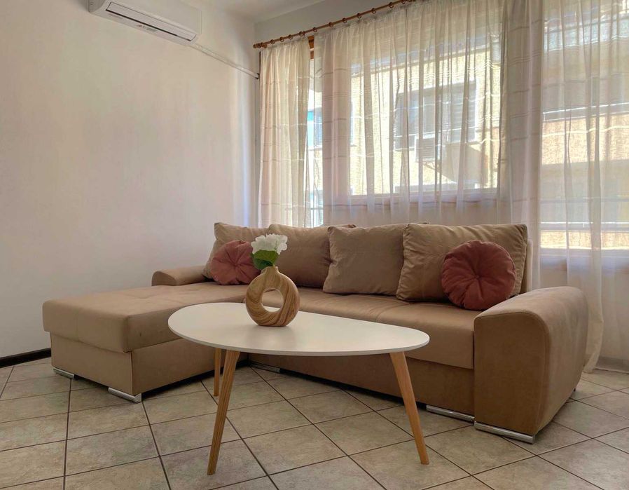 Дава се под наем Тристаен апартамент в Пловдив, Център - 85 кв.м за 459 € - Снимка #1