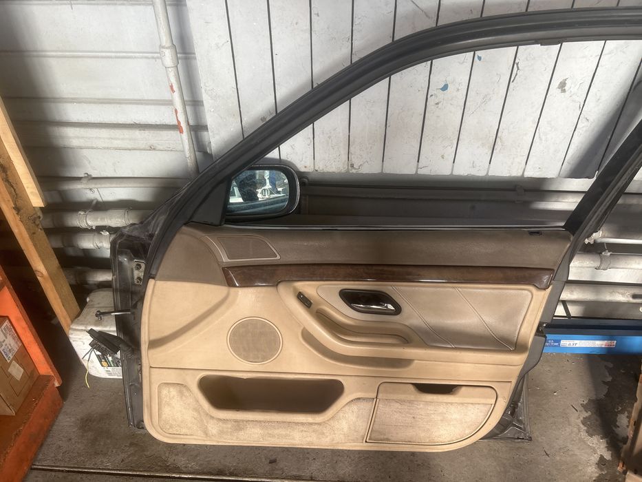 Продам запчасти на бмв Е38. 730i.