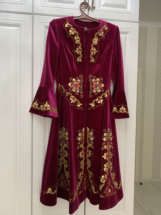 Камзол, платья