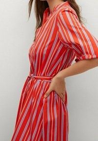 Платье от бренда Mango