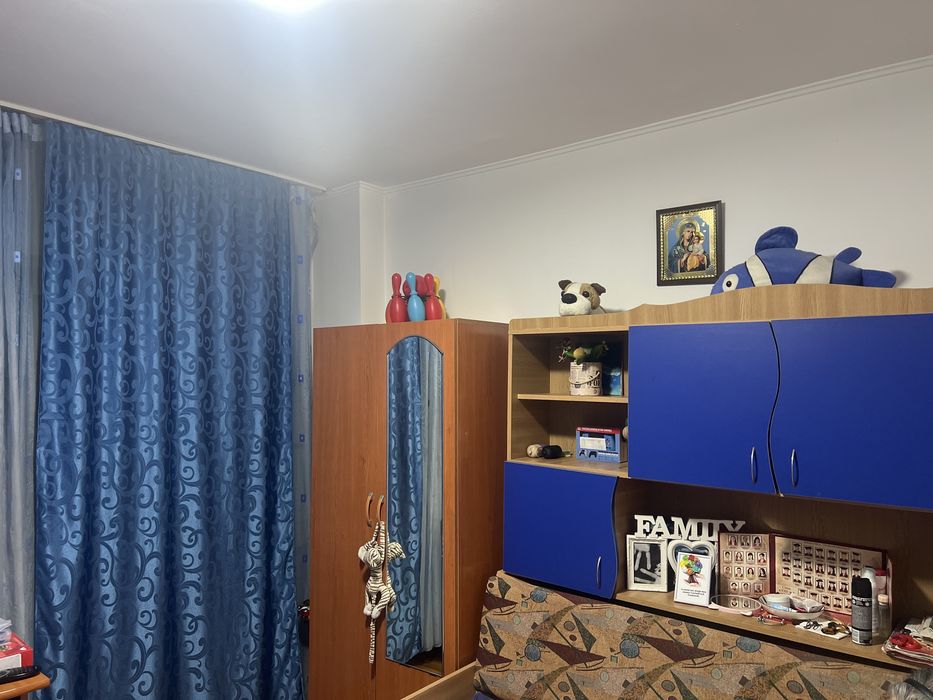 Vând apartament 3camere , decomandat !