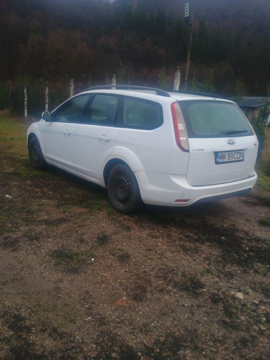 Vând Ford focus.