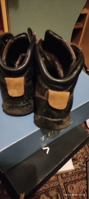 Трекинговые ботинки.