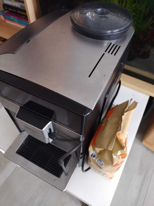 Продавам кафе автомат Siemens EQ 6 serie 700