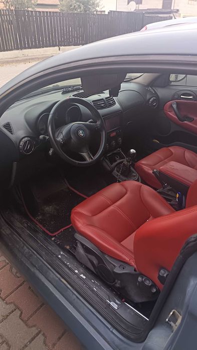 Vând alfa Romeo gt cu pachet bertone