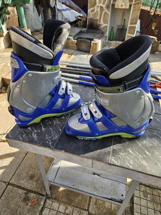 Ски обувки с механизъм и въможност за  ходене с тях запазени