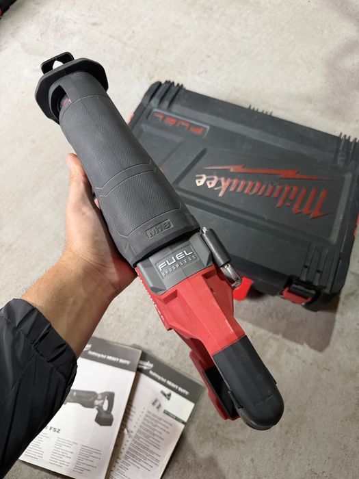 Milwaukee M18 FSZ sawzall саблен трион