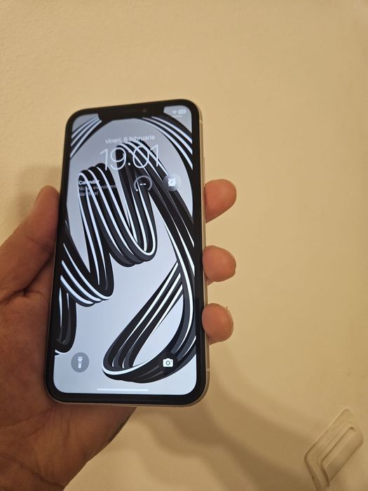 Vand Iphone XR 64 GB impecabil