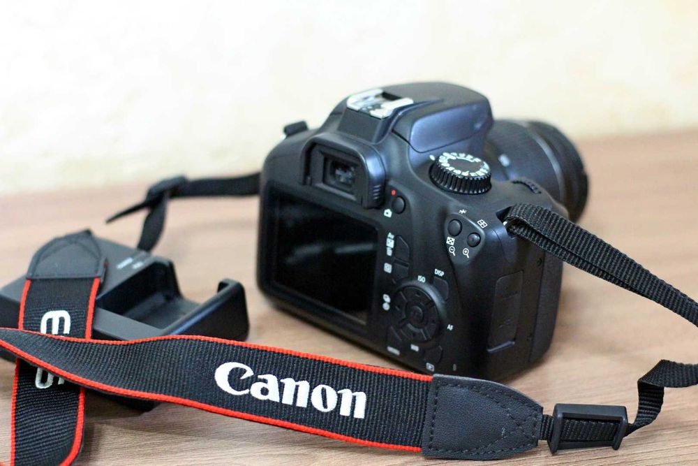 Canon Eos 4000D + Kit 18-55mm III