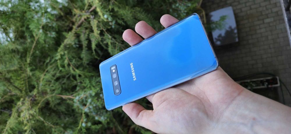 Samsung Galaxy S10 Plus 128 / 8Gb Albastru Impecabil + Cablu si Incarcator