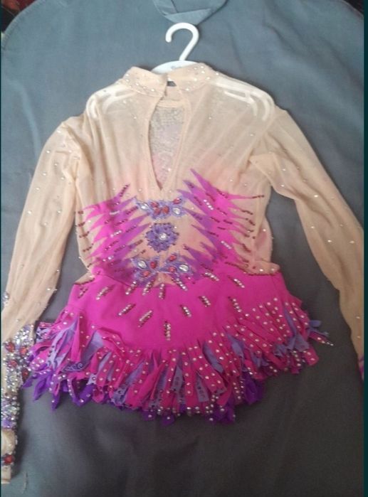 Платье для выступлений по гимнастике