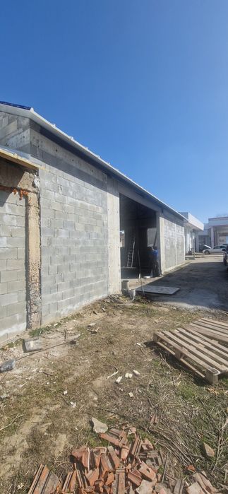 Хале в промишлена зона